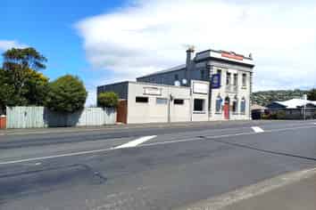 Must Sell - Carisbrook Hotel