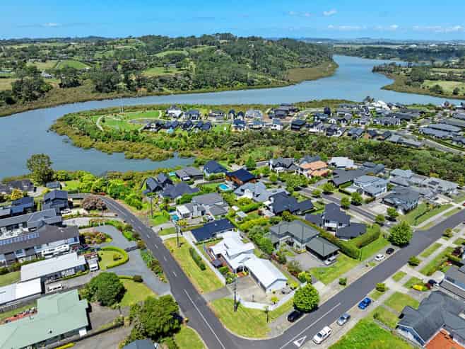  100 Kaipara Portage Road, Riverhead