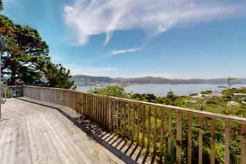 16 Palliser Road, Roseneath