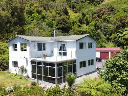 2822 Coast Road, Barrytown
