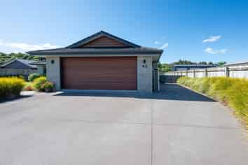 42 Montgomery Crescent, Kinloch