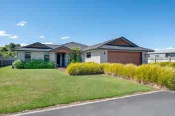 42 Montgomery Crescent, Kinloch