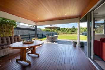 42 Montgomery Crescent, Kinloch