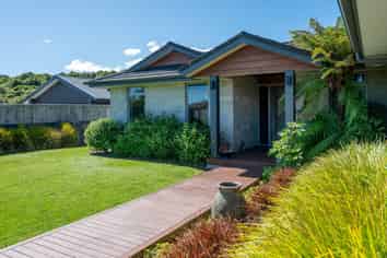 42 Montgomery Crescent, Kinloch