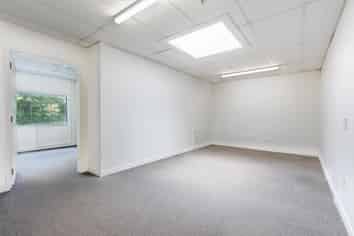Compact Office in Prime Plaza
