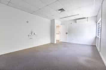 Compact Office in Prime Plaza