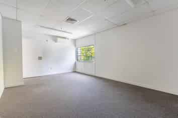 Compact Office in Prime Plaza