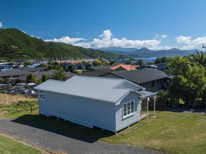 271 Waikawa Road, Waikawa