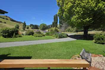 106 River Road, Pongaroa