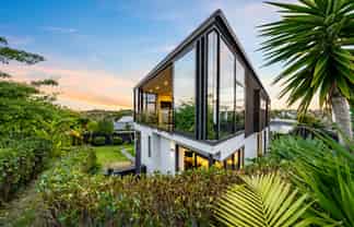 5 Remuremu Street, Long Bay