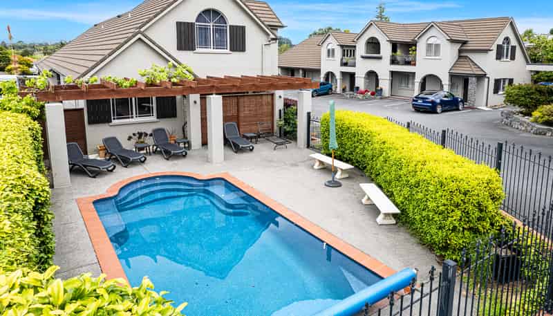 Freehold/361 Western Hills Drive, Avenues