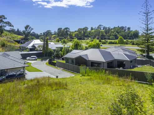 65 Oak Road, Poraiti