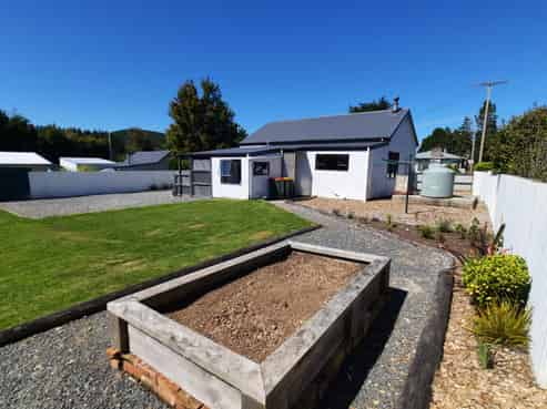 7 Manse Street, Clinton and Surrounds