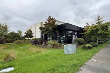 Warehouse Close to Southern Motorway