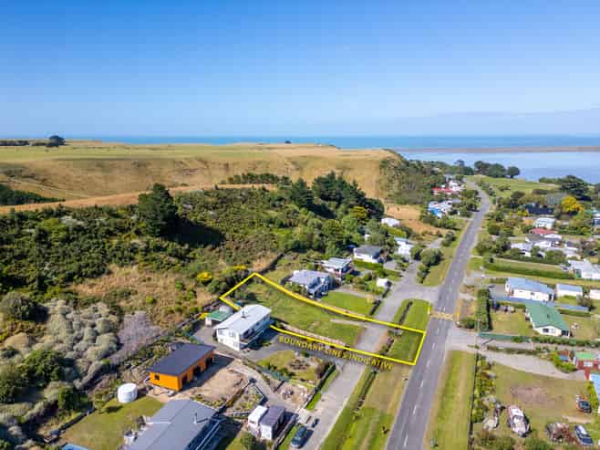 102 Lake Ferry Road, Martinborough
