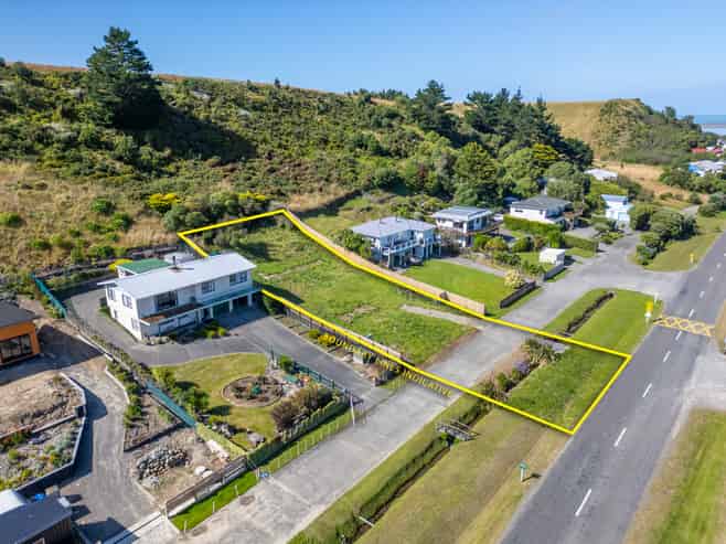 102 Lake Ferry Road, Martinborough