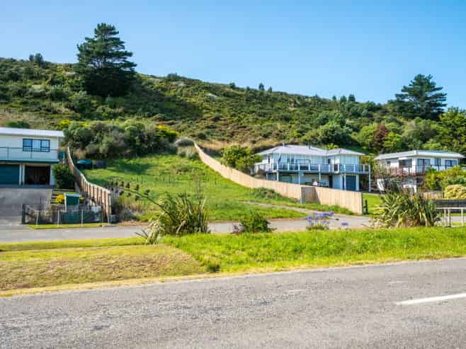 102 Lake Ferry Road, Martinborough