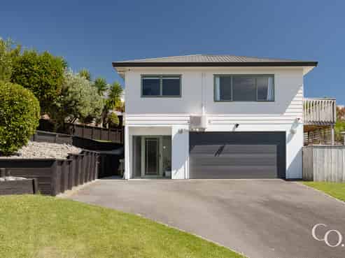 25 Poike Road, Hairini