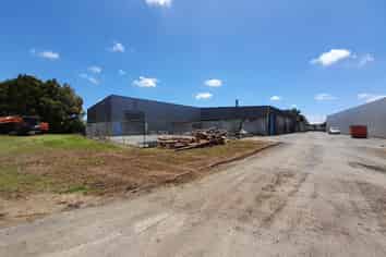 Expansive 3,035m2 Yard in Prime Pakuranga Location