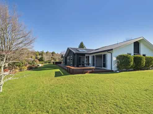 15 Loch Views Road, Acacia Bay