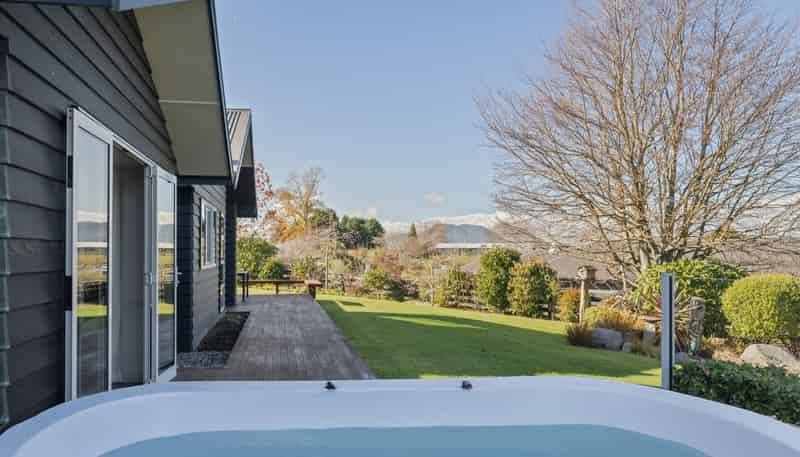 15 Loch Views Road, Acacia Bay