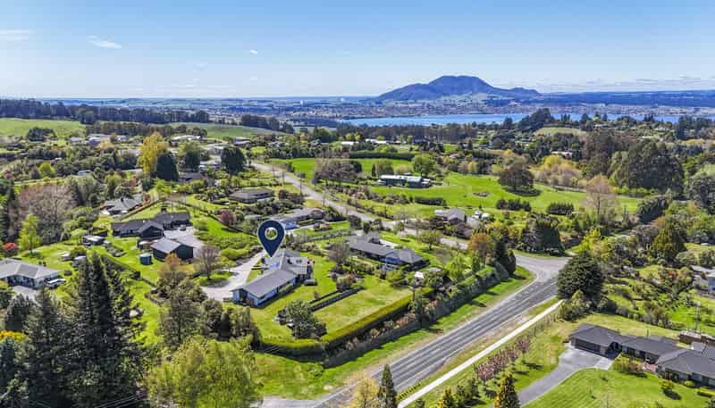 15 Loch Views Road, Acacia Bay