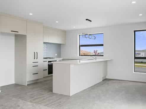 37 Kopakopa Crescent, Wharewaka