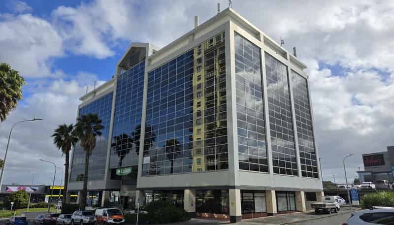 15 Osterley Way, Manukau