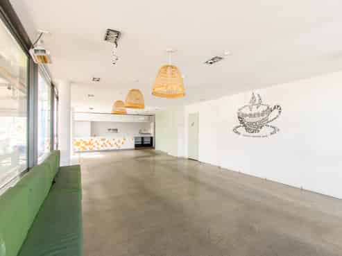 Vacant Possession - Cafe ready to go !