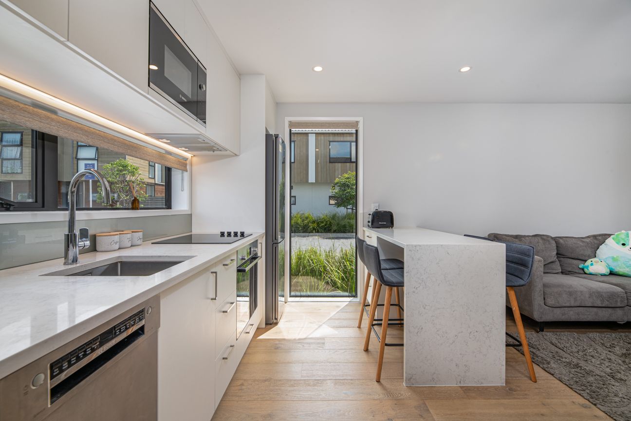Price Says Bargain Home Says Quality - Widok 2