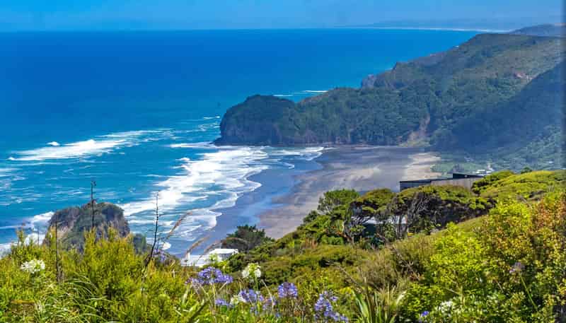 11 Te Ahuahu Road, Piha