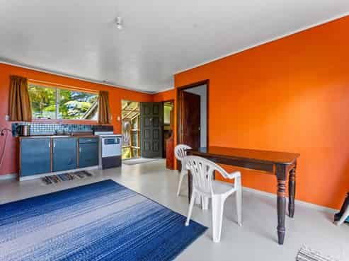 11 Te Ahuahu Road, Piha