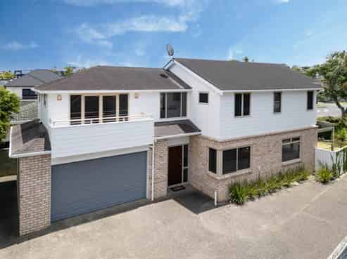 26B Eastern Beach Road, Eastern Beach