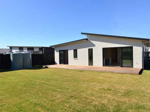 33 Overton Street, Rototuna North