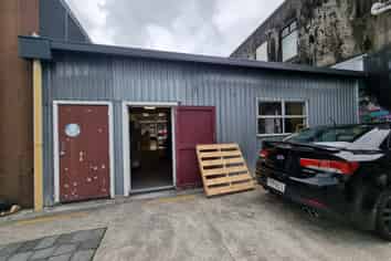 Super Location Retail Shop