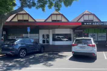 Tidy office/retail space for lease