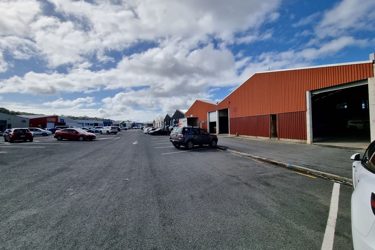 2x 350 sqm commercial unit available - Widok 6