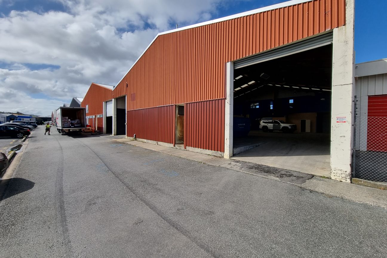 2x 350 sqm commercial unit available - Widok 5