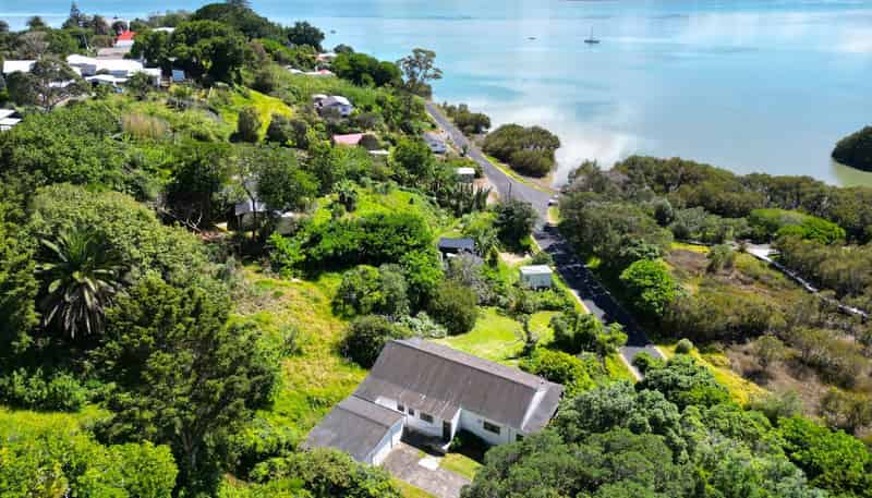 33 Clendon Esplanade, Rawene