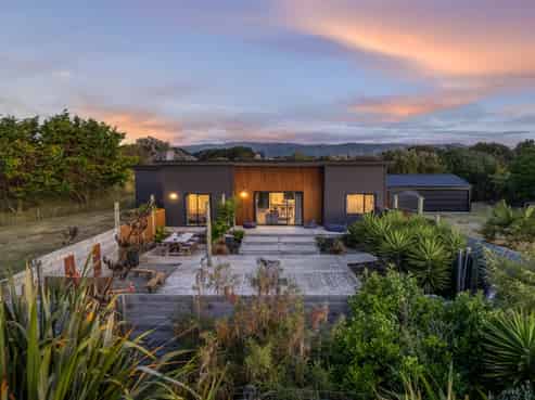 7 Strathnaver Drive, Waikawa Beach