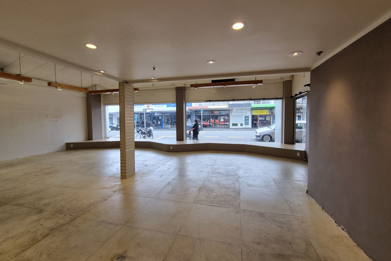 Bright and Busy retail Corner - Ansicht 2