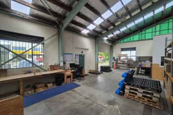 Immaculate Workshop for Lease
