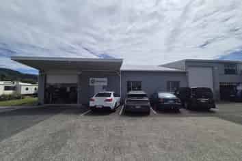 Immaculate Workshop for Lease