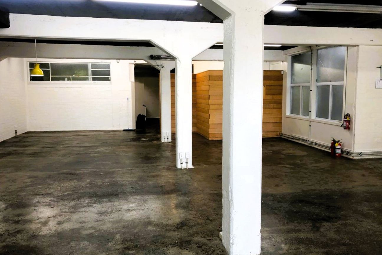 Newmarket Showroom | 209 m² - Vue 2
