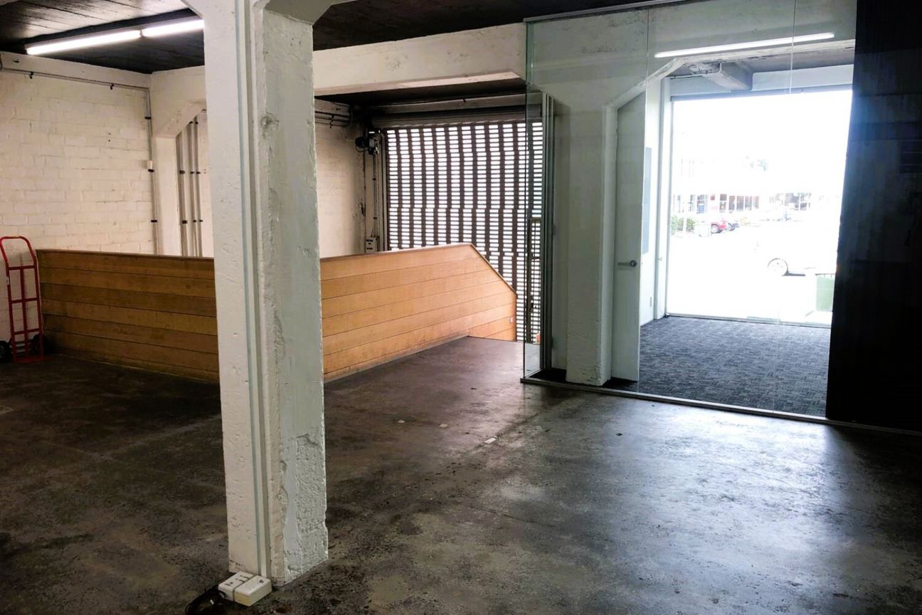 Newmarket Showroom | 209 m² - Vue 4