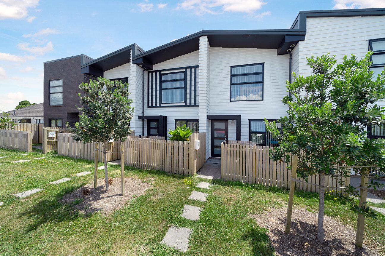 Easy Townhouse Living, Surplus to Vendor's Needs. - Bild 2