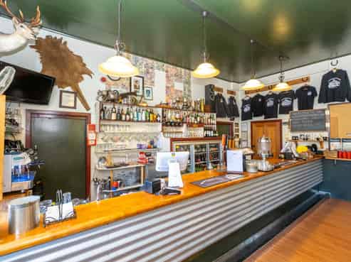 Whangamomona Hotel - Adventure Awaits!