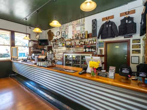Whangamomona Hotel - Adventure Awaits!