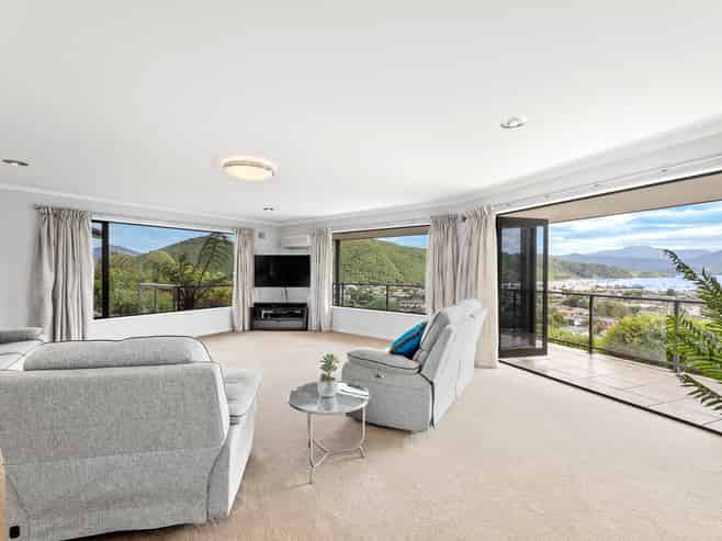 10 Moana Heights, Waikawa