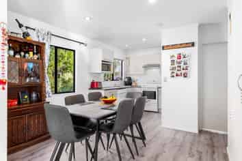 19 LOUGHANURE PLACE, Massey